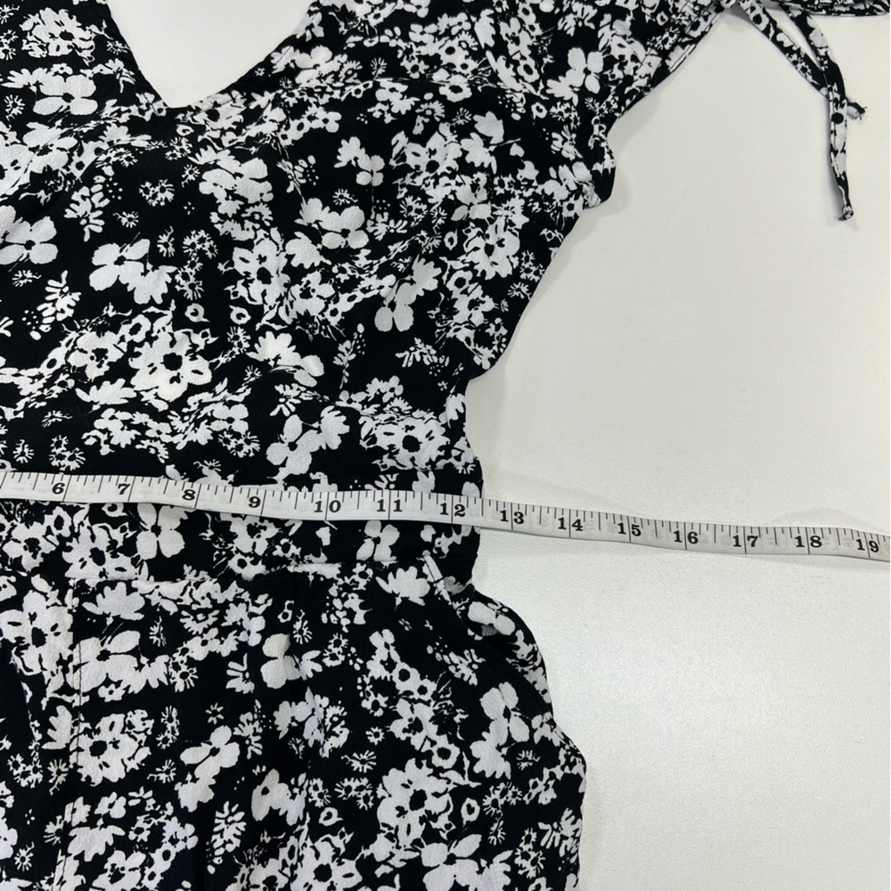 Express Black and White Floral Tie Back Romper Short Sleeve - Picture 5 of 12